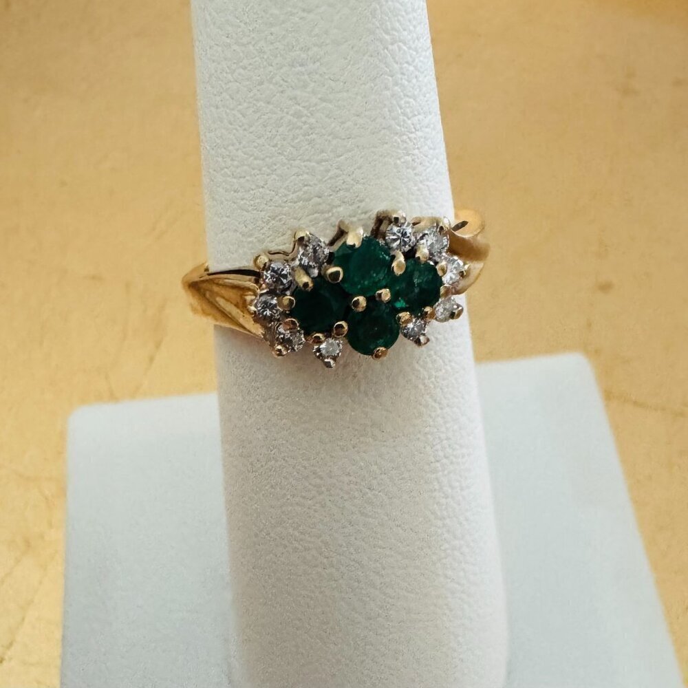 14K Yellow Gold Vintage Diamond and Emerald Cluster Ring size 6
